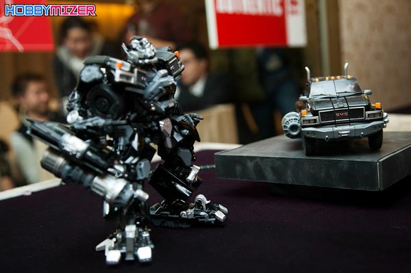 Mpm06 Ironhide Mpm05 Barricade Hi Res Press Preview Images  (32 of 66)